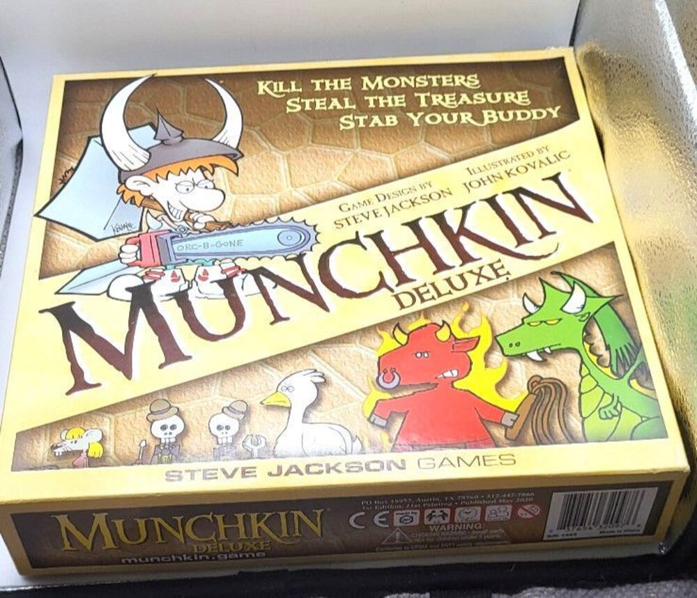 Steve Jackson Games: MUNCHKIN Deluxe: Kill Monsters, Steal Treasure, Stab Friend